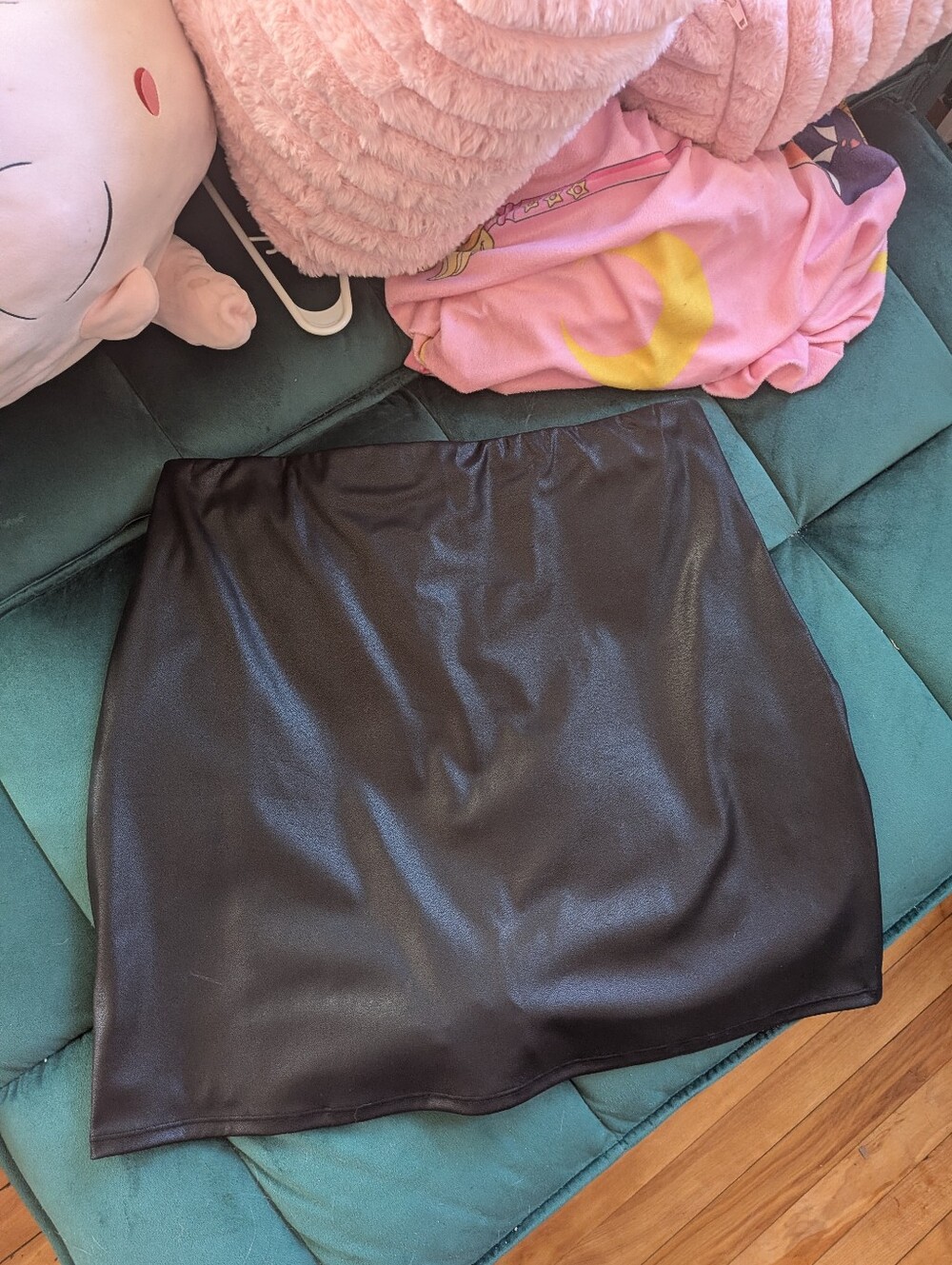 Shapewear Faux Leather Miniskirt - Picture 2 of 4